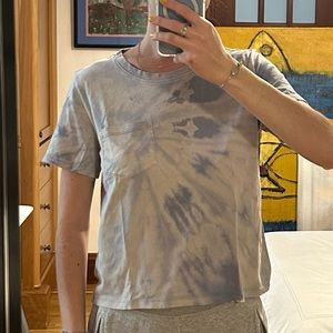 Box Everlane t-shirt